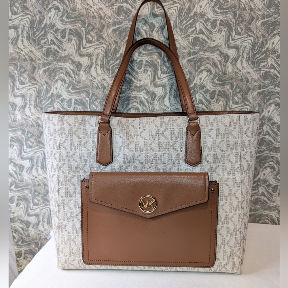 NWT Michael Kors Joey Vanilla Monogram Leather Pocket Travel Tote